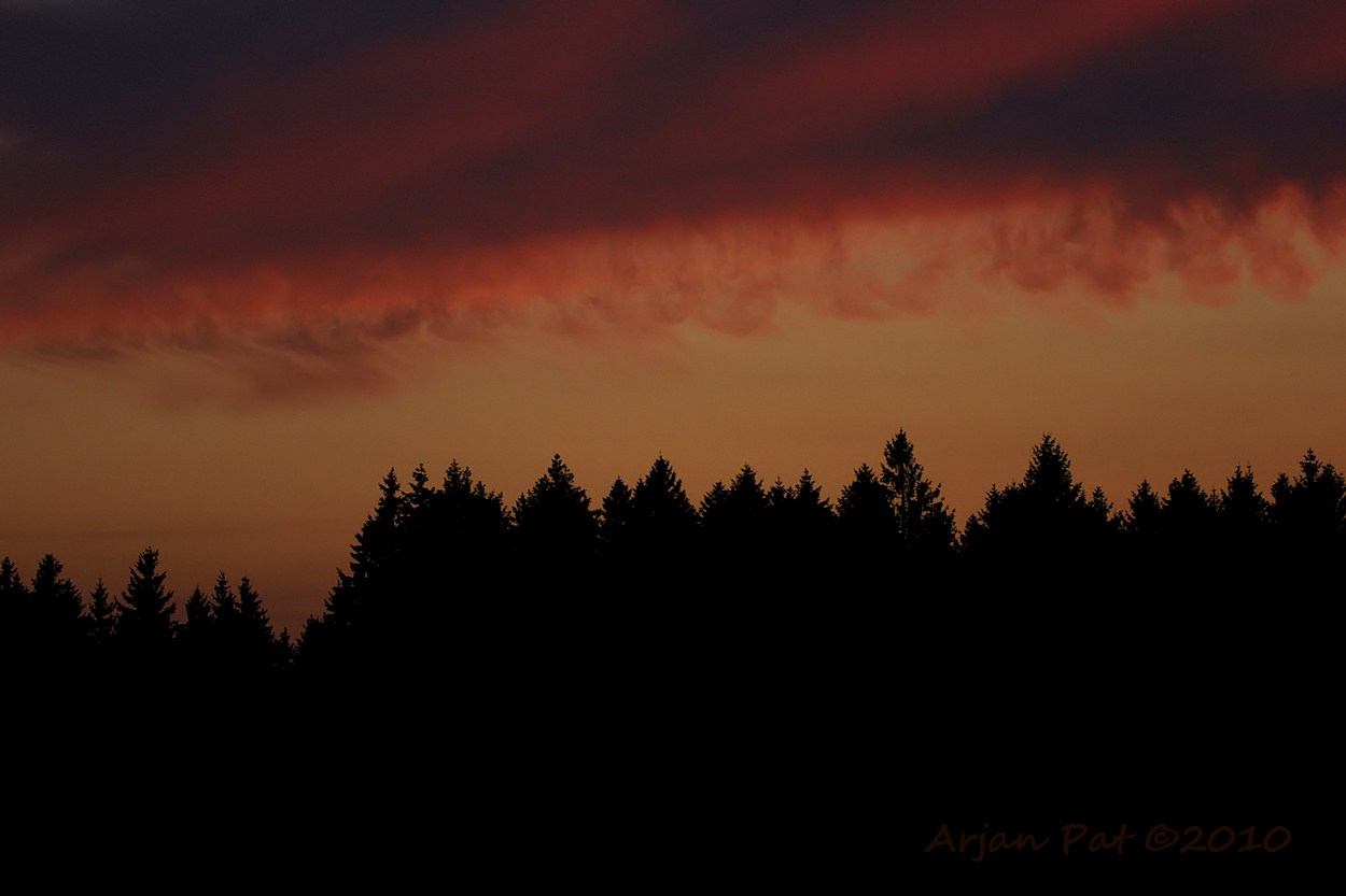 Ondertussen was de lucht aardig rood geworden (Fotootje tussendoor).