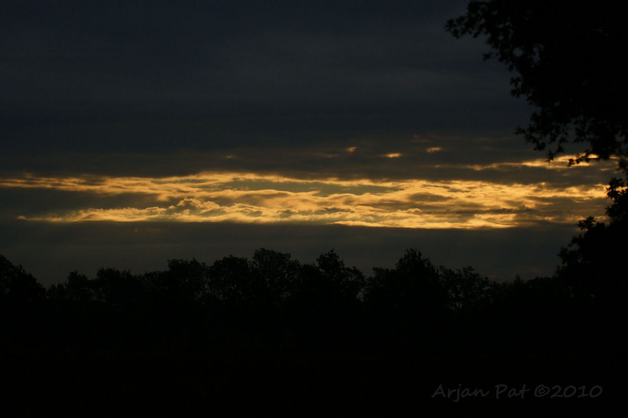 Zonsopkomst; één van de zeer weinige opklaringen deze ochtend.